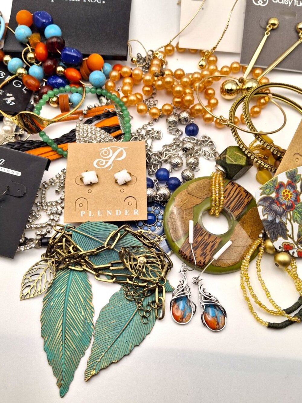 26 Pieces Wearable Jewelry Some NWT Necklaces, Earrings, Bracelets #11